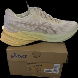 Asics Novablast 3 Women's size 8 NWT